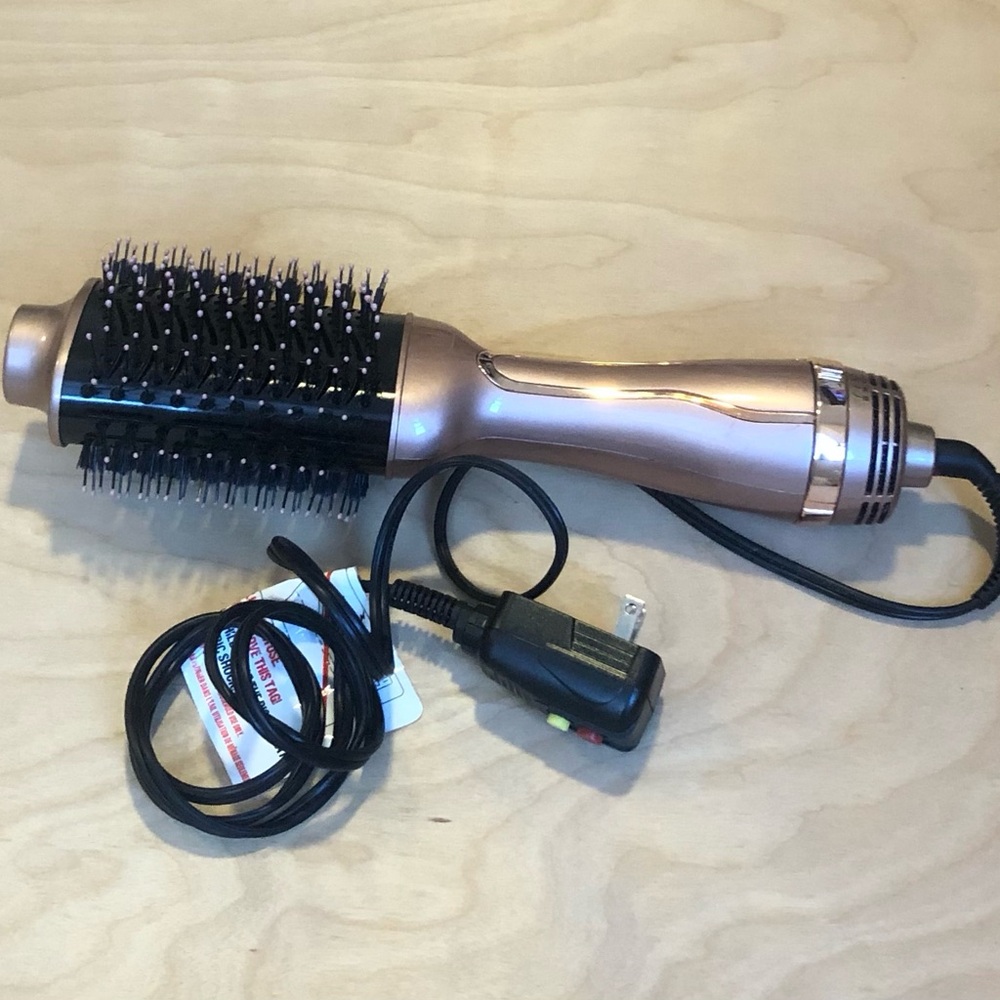 Women Hair Hot Air Brush Styler in Rose Gold and Black 14inX3.5in